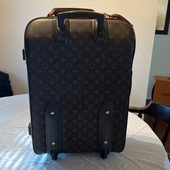 Louis Vuitton Pegase 55 - Picture 4 of 10